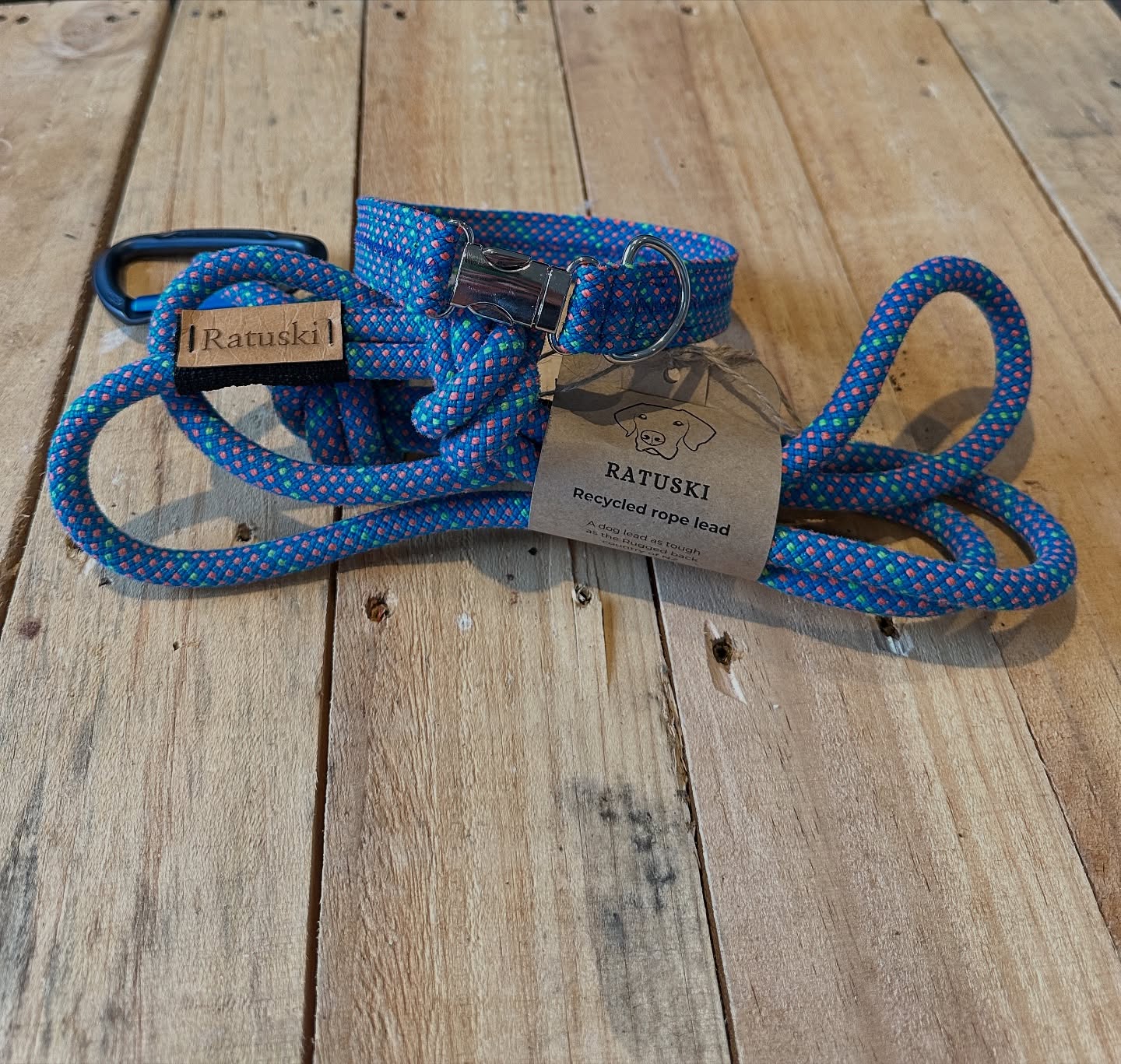 How cute is this matching collar and lead combo. This was a custom order. If you would like one send me a dm or check out our website for my email. Ratuski.co.nz