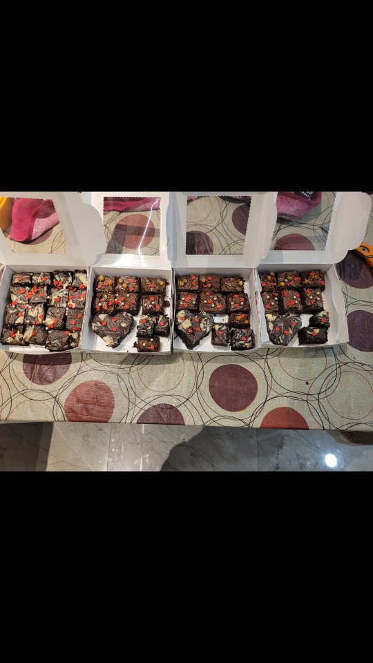 Craving something amazing? Our best sellers have your cravings covered!
Tell us your favorite flavour in the comments below
#chennaibakes #proteinbrownies #browniesundae #cheesecakebrownies