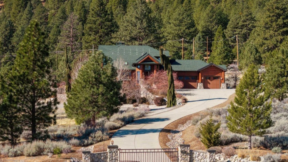 FOR SALE:
📍 2476 Eagle Ridge Road, in Genoa
Bed: 4
Bath: 3.5
Garage: 3
SqFt: 5272
Year Built: 2008
Acreage: 3.030
Price/SqFt: $588
MLS #250002775
⚡️Listed at: $3,100,000
➡️ Contact us to learn more or schedule a showing❗️
▪️(775) 276-8881
▪️WESTONPARK@CARSONVALLEYLISTINGS.com
➖➖➖➖➖➖➖➖➖➖➖➖➖➖
“Step into luxury with this unique Eagle Ridge custom home, nestled behind a private gated entry. Built in 2008, this spacious home is located on an estate size 3.03 ac homesite and boasts soaring high ceilings with a full-service elevator. The mature rock terraced fenced landscape yard is perfect for outdoor entertainment with 180 degree views of the Eastern Sierras and the 9,031 foot Genoa Peak. Endless hiking from your backdoor and the famed Sierra Canyon Trail is only steps away.” – Listed by Jana Bednar with Chase International -ZC
Post by: Weston Park | S.195947 PM.168849 | RE/MAX Gold Carson Valley | Carson Valley Property Management | 1320 US Hwy 395 North, Gardnerville NV 89460
#carsonvalleylistings #northernnevada#nevadarealestate #laketahoerealestate #carsonvalley #remaxgold #homeforsale #douglascounty #northernnevada #gardnerville #minden #genoa #nevada #nevadahomesforsale #carsoncity #nvmag #visitNevada #onlyinnv #travelnevada #renotahoe #thatnevadalife #laketahoe