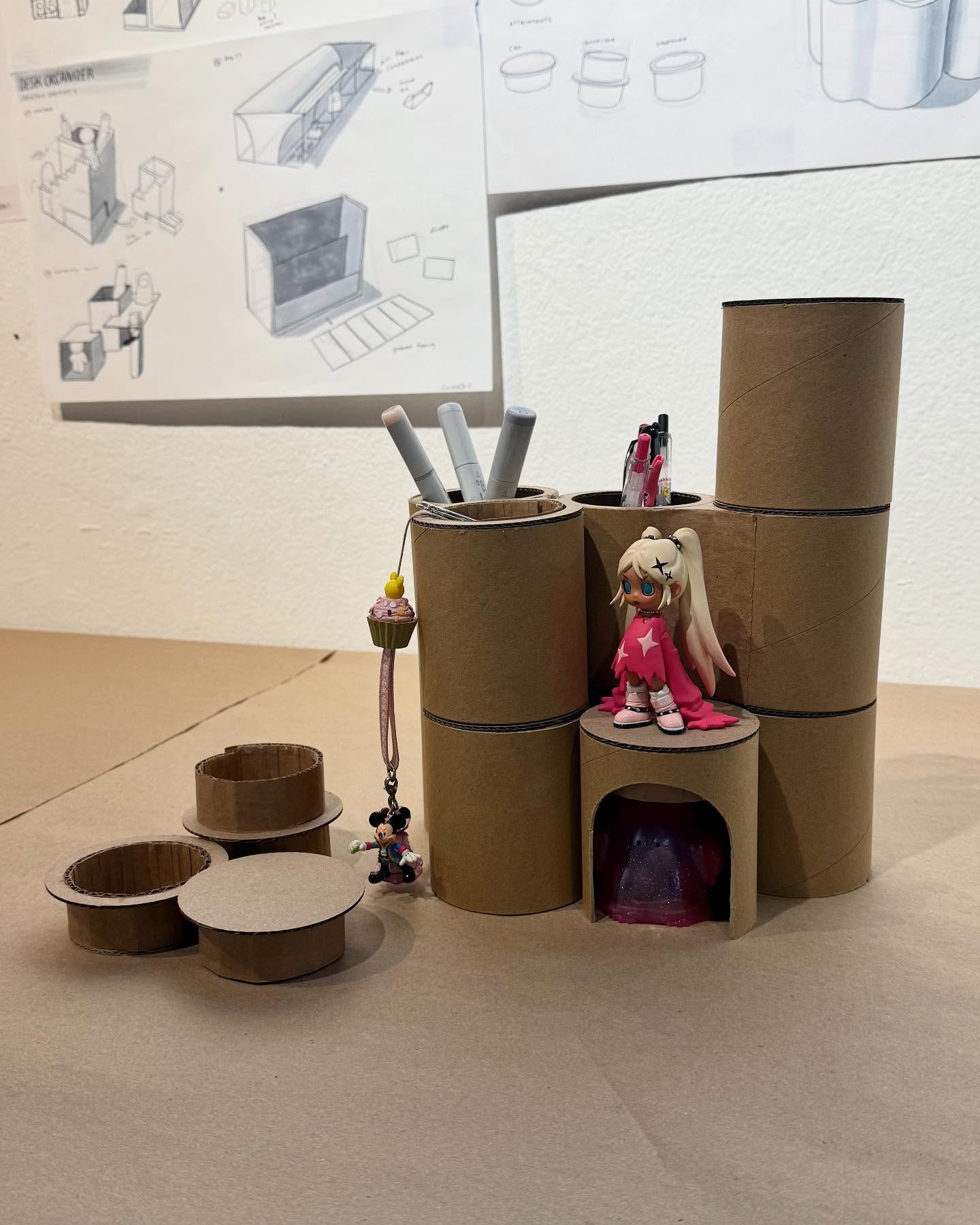 “mitosis desk organizer” 2025
cardboard (9x5,5x10,5”)
class: product design 1
eco-friendly modular desk organizer that doubles as a figure display