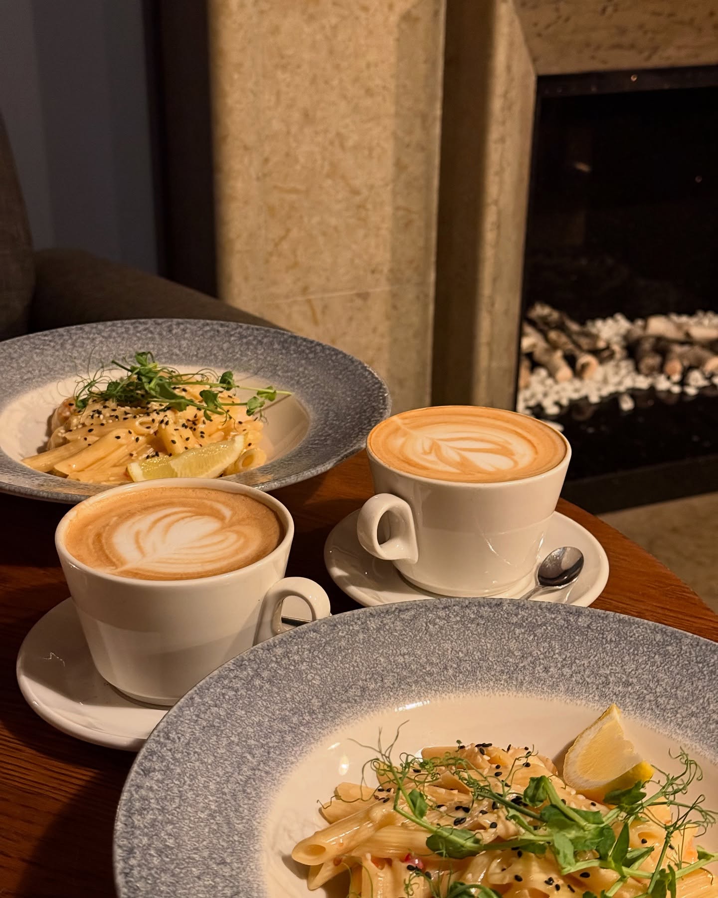 Our hotel guests can enjoy a relaxing atmosphere at @gourmet_coffee while having dinner✨🥂