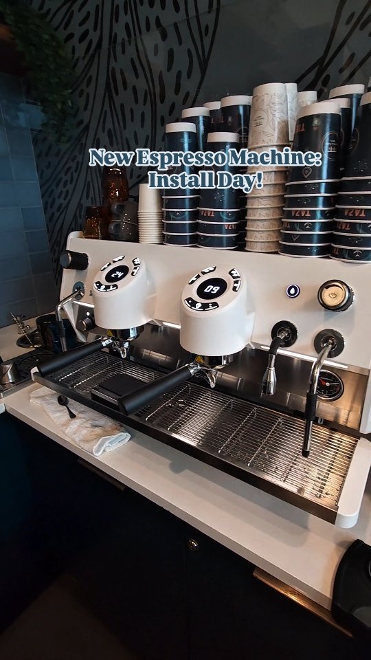 After a year of planning, the day finally arrived! 🥲 Saying a heartfelt goodbye to our faithful Eagle One, and welcoming the beautiful @sanremocoffeemachinesusa D8. This upgrade was a long time coming, and we're so excited to up our espresso game!
#tatcoffeelife #tatcoffee #sanremod8 #downtowndallas #newespressomachine