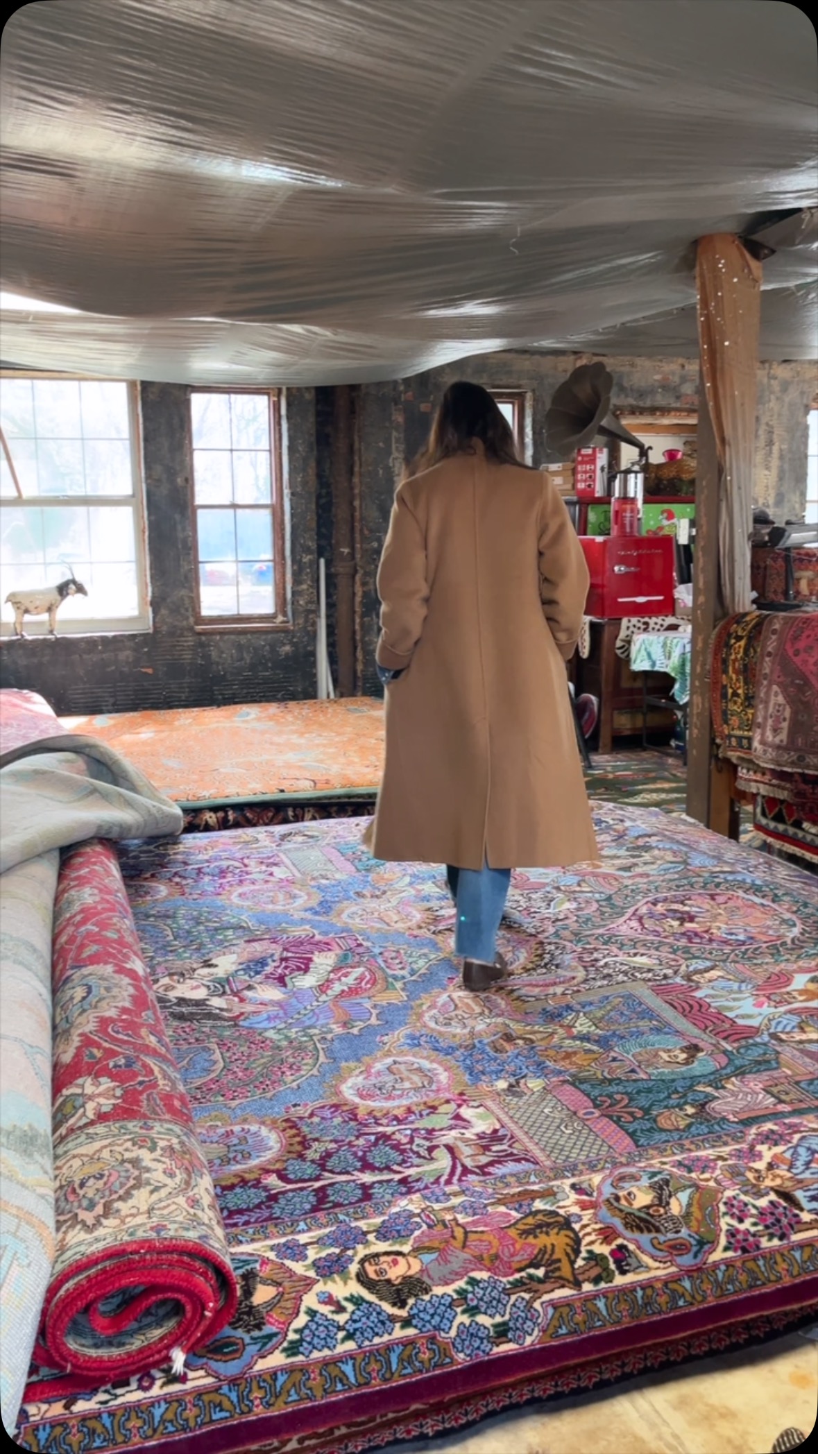 Fun fact! 🤓 Vintage rugs aren’t just beautiful—they’re built to last. Hand-knotted rugs can take months (even years!) to make, with some featuring over 400 knots per square inch. The more knots, the finer the detail and the longer the rug will endure. These aren’t just decor—they’re heirlooms. ✨
#WellWorn #juniperhousestudio #interiors #interiordesigner #interiordesign #baltimore #baltimoreinteriordesign #vintage #vintagedecor #vintagerugs #folkmodern