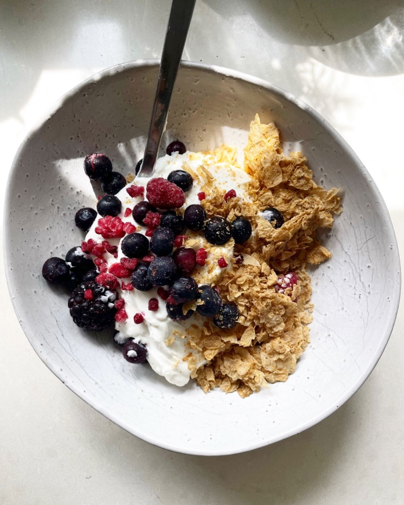 About 30% of your weight loss comes from your activity levels, and 70% from your nutrition.
But 100% of your success will come from long-term consistency with both 👏🏻
When it comes to nutrition, focus on these 5 key things to get real results:
1. Don’t just focus on calories OR food quality - both matter.
2. Aim for appropriate calories: Not too high, not too low, for your goals.
3. Consume adequate protein: Essential for muscle maintenance and satiety.
4. Get enough fibre: It supports digestion, keeps you full, and promotes overall health.
5. Eat mostly nutritious foods, but allow flexibility for your fun foods - yes, chocolate or ice cream can be part of a healthy diet that gets results. Balance is key!
.
.
.
.
#WeightLossTips #BalancedNutrition #ConsistencyIsKey #HealthyEatingHabits #ProteinPower #FiberForHealth #SustainableWeightLoss #FitnessAndNutrition