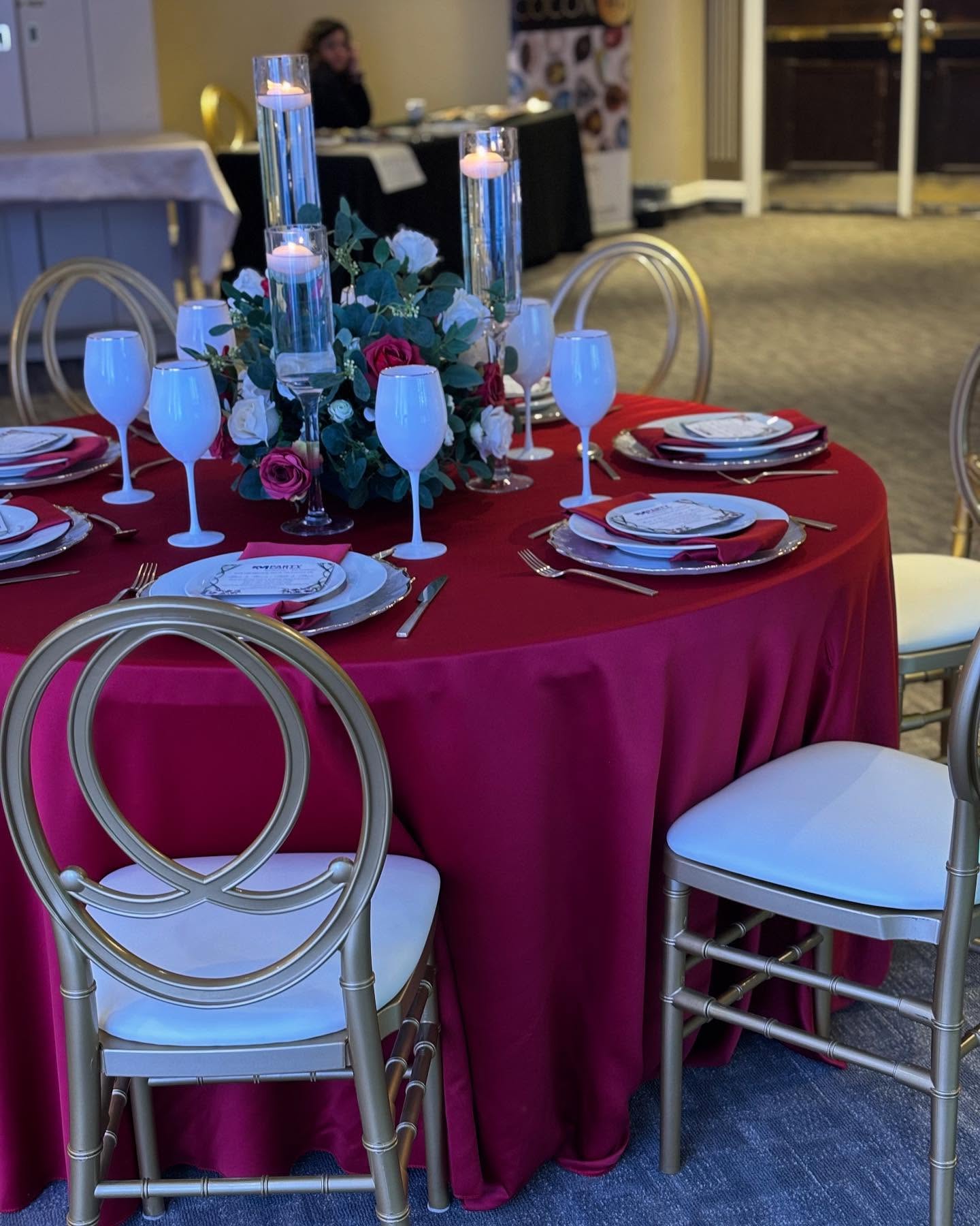 Introducing our Gold Phoenix Chair , These are some of our Chiavari chair rental available for Rent.
#chiavarichairs#chiavari # crossbackchair#rental#rent#rental #weddings #brampton#orangeville #mississauga#forrent#nearme #nearby #forrent# Orangeville # nearme# rent#orrentorangeville#calendon