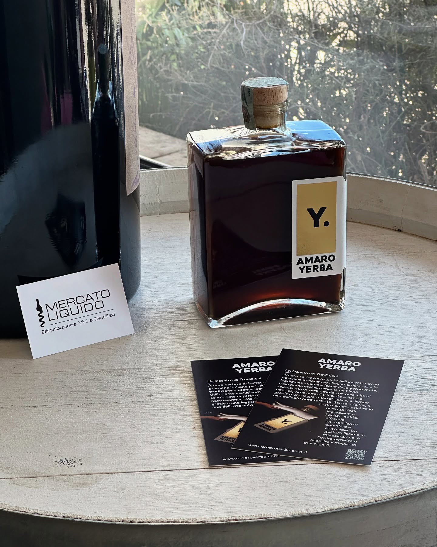 Amaro Yerba sbarca sul Lago di Garda! 🧉
Siamo felici di annunciare che da oggi potrete trovare Amaro Yerba anche nella splendida zona del Lago di Garda, grazie a @mauriziosalvowine di Mercato Liquido.
Se siete da quelle parti, fate un salto da lui: oltre al nostro amaro, vi aspetta una selezione eccezionale di vini, amari, distillati e prodotti unici scelti con cura.
📍 Dove? Mercato Liquido, il posto giusto per scoprire il meglio del bere bene.
🍷 Cosa troverete? Passione, ricerca e bottiglie fuori dal comune.
Passate a trovarlo e fateci sapere cosa ne pensate!
#amaroyerba #amaro #amaroitaliano #yerbamate #mate #mercatoliquido #lagodigarda #berebene