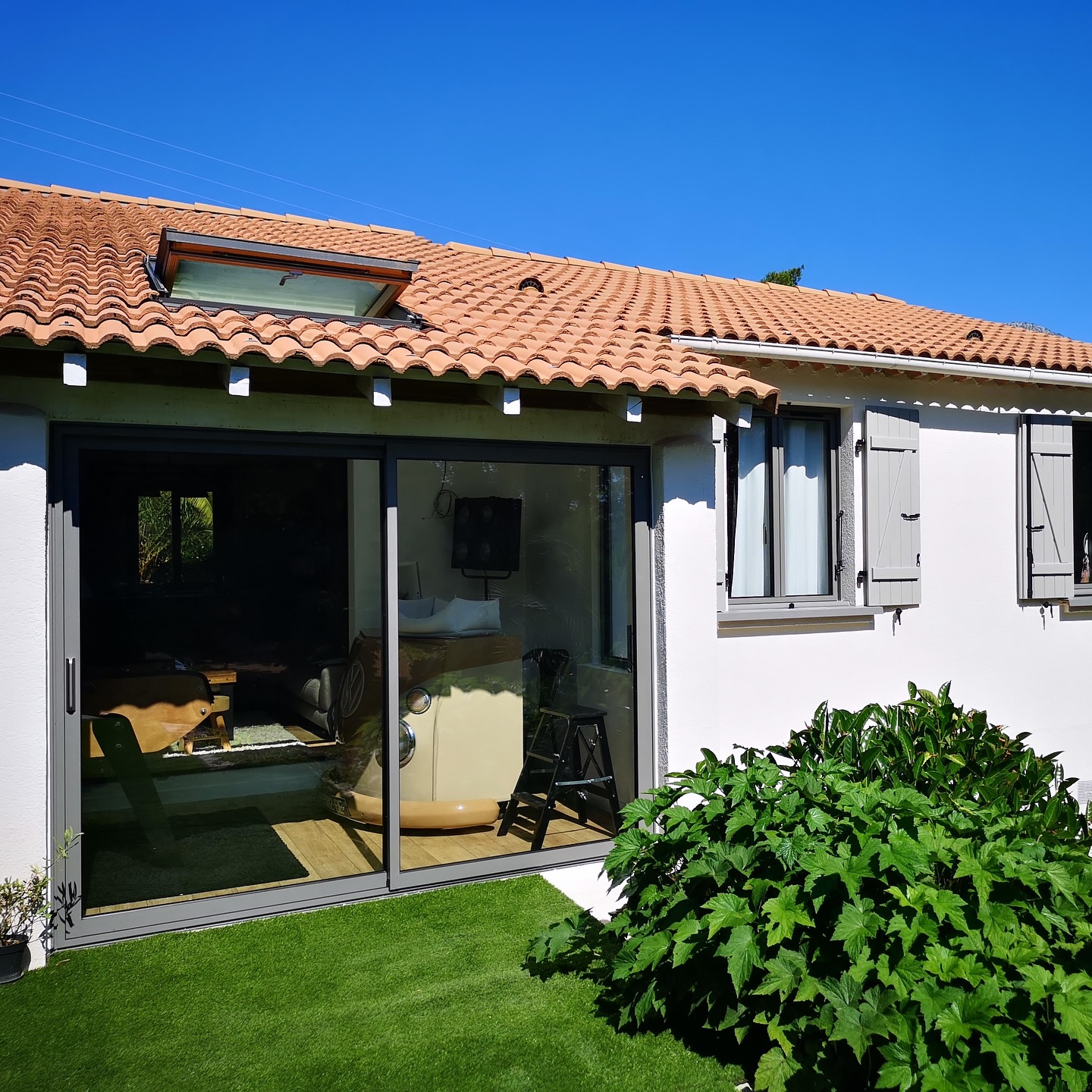 ☀️Envie de nouveautés pour gagner en confort à votre domicile ?
Découvrez notre large choix de portes et fenêtres K•LINE et bénéficiez en exclusivité de 15 % de réduction sur vos menuiseries, du 10 mars au 11 avril 2025 😉