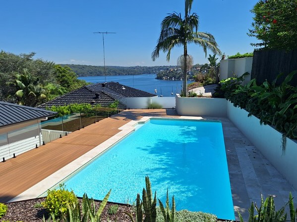 Great place to work on a beautiful Sydney day.
#sydney
#windowcleaners
#houses
#glass
#views
#pool