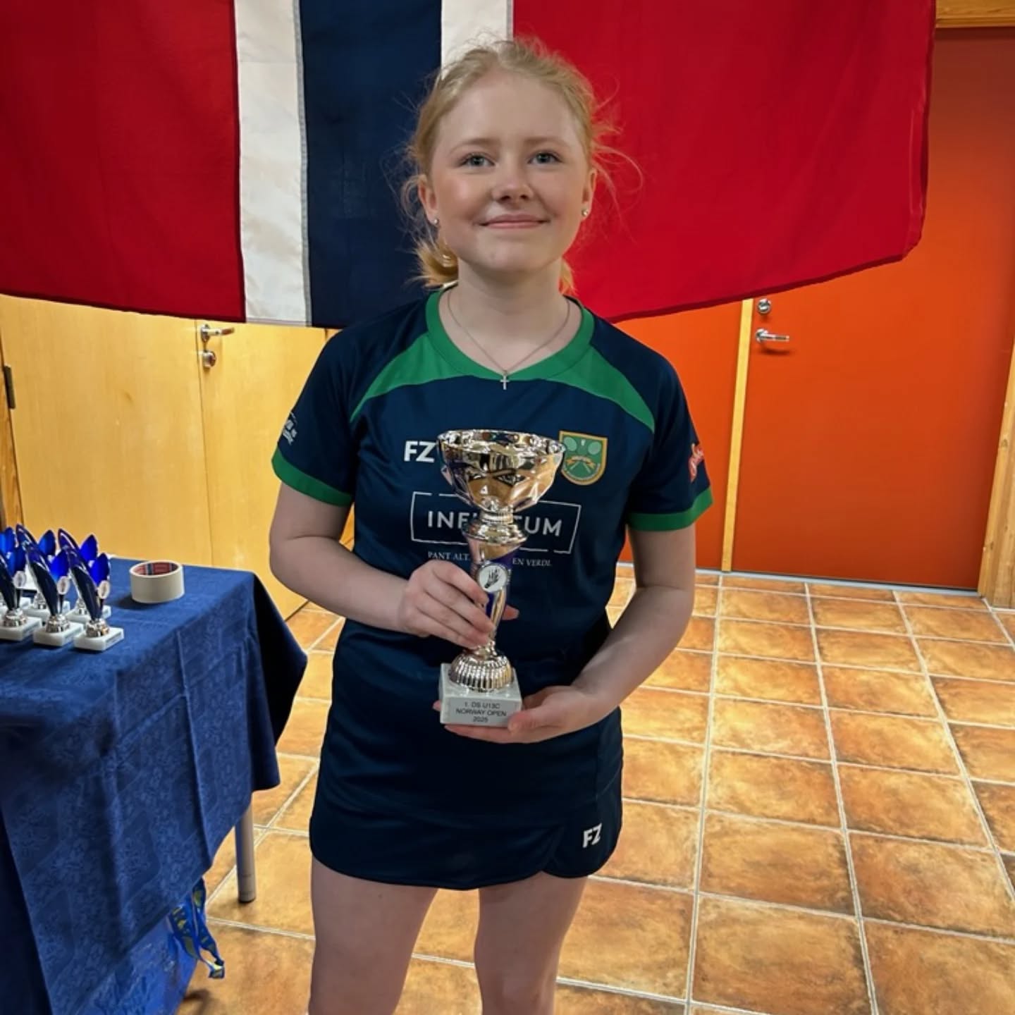Stas med pokal i sin første turnering på nasjonalt nivå! Gratulerer Marthe! Håper du blir inspirert til å fortsette det gode treningsarbeidet! #nr.1 #godforgull #u13c #norwayopen #sotrabadmintonclub #mossbadmintonklubb #stabburet #Infinitum #sportmodern #norprofil #norgesbadmintonforbund #badmintonlife