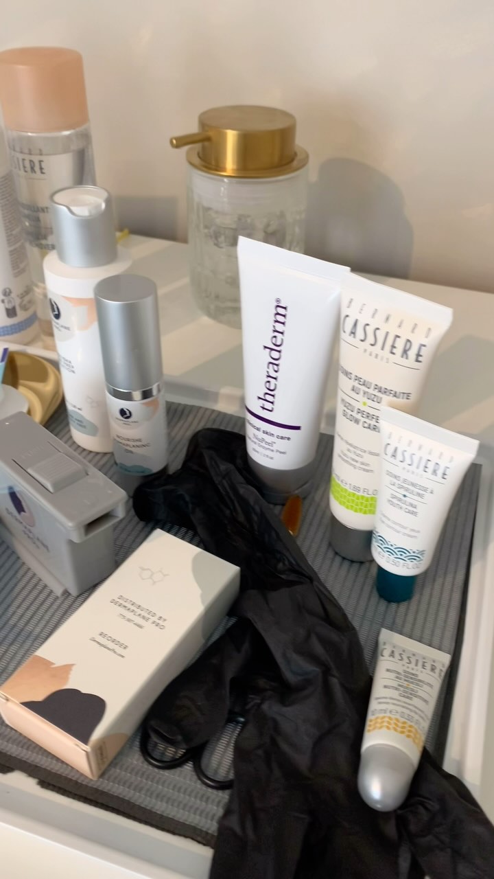 We only use natural products!
Bernard Cassiere Skin Care Treatments is a comprehensive skincare regimen designed to address various skin concerns and promote overall skin health. Developed by renowned skincare experts, this line of treatments combines advanced scientific research with natural ingredients to deliver effective results.
At the core of Bernard Cassiere Skin Care Treatments is a commitment to innovation and quality. Each product is meticulously formulated to target specific skin issues such as aging, acne, hyperpigmentation, and dehydration. Whether you’re looking to rejuvenate tired skin, minimize fine lines and wrinkles, or achieve a brighter complexion, there’s a Bernard Cassiere treatment suited to your needs.
What sets Bernard Cassiere Skin Care Treatments apart is its emphasis on harnessing the power of nature. Many of the ingredients used are derived from plants, fruits, and other botanical sources known for their skin-nourishing properties. These natural extracts are carefully selected for their ability to deliver visible results without harsh chemicals or synthetic additives, making Bernard Cassiere treatments suitable for even the most sensitive skin types.
In addition to its range of topical products, Bernard Cassiere Skin Care Treatments may also encompass professional treatments performed by trained skincare professionals. These treatments often incorporate cutting-edge technologies such as microdermabrasion, LED therapy, and ultrasound to enhance the effectiveness of the products and provide a truly indulgent skincare experience.
Whether you’re looking to revitalize your skincare routine at home or indulge in a luxurious spa treatment, Bernard Cassiere Skin Care Treatments offers a holistic approach to achieving radiant, healthy skin. With its blend of science and nature, this skincare line is dedicated to helping you look and feel your best, inside and out.
#bernardcassiere #skincare
#pregnancyfacialglow #glassfacial #facialcare #facial #beautybloomstudio #steinbachlashes #lashextensions #volumelashes #lashlift #lashsalonsteinbach #brows #browstylist #dermaplaningfacial #dermaplaningpro