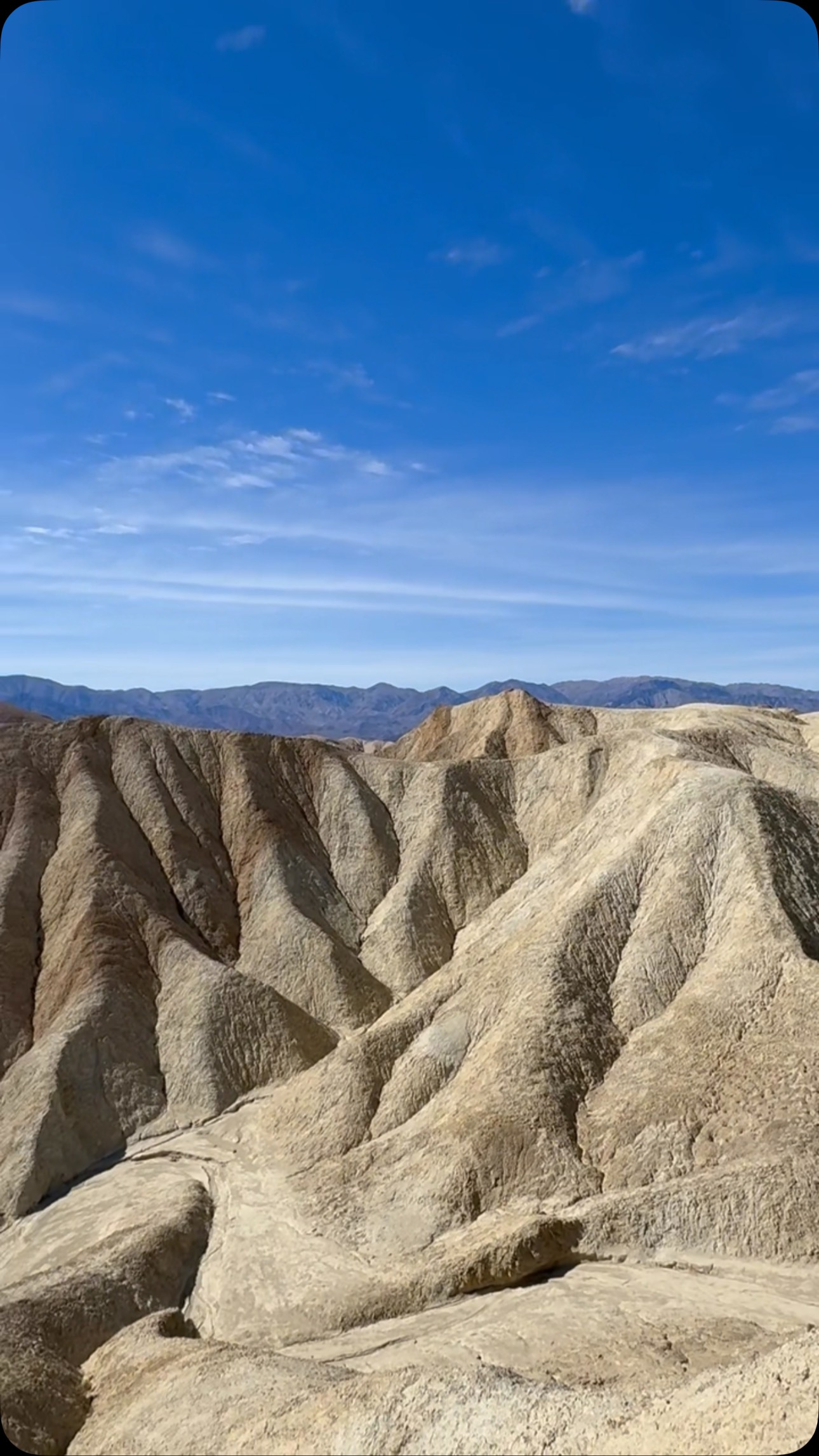 Who would you hike this with? Tag them below 👇
#hiking #deathvalley #nationalpark #travel