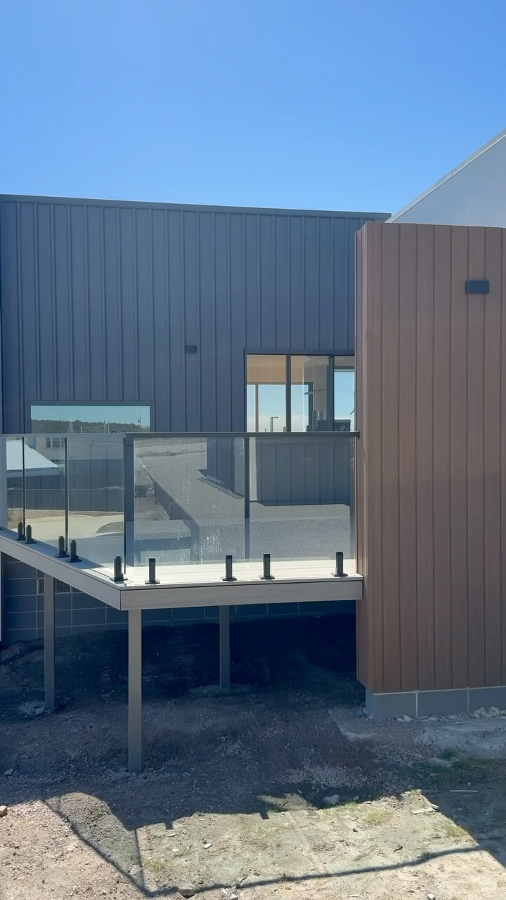 Weโre nearing completion in Topaz! Itโs been a good time bringing this one to life for our clients - we canโt wait to share the finished product โ
#islandbuildingsolutions #newbuild #tassiebuilder #tasmanianbuilder #custombuilthomes #customhome