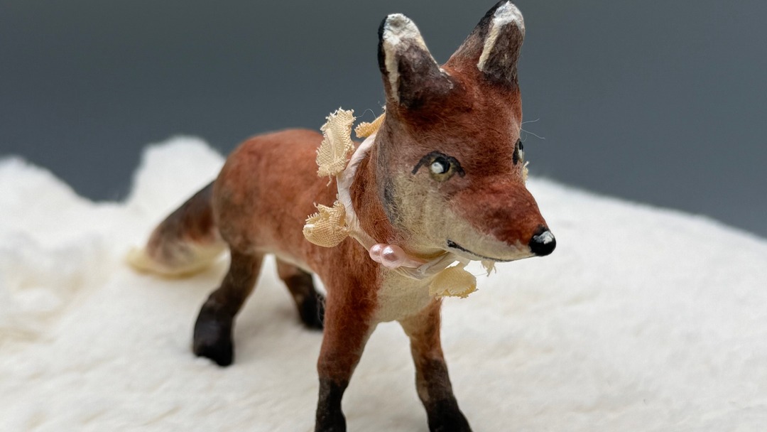 Say hello to Felix the Fox! My very first Handmade Spun Cotton fox! This adorable little figure will add a touch of whimsy to your home. Handcrafted with vintage materials and meticulously hand painted. He's a perfect gift for spun cotton collectors. Look for more of my new art of Spun Cotton Creations now on my website and Etsy shop. Link in Bio #spuncotton #fiberart #fiberartist #spuncottonanimals #createdwithcotton #cottonsculptures
