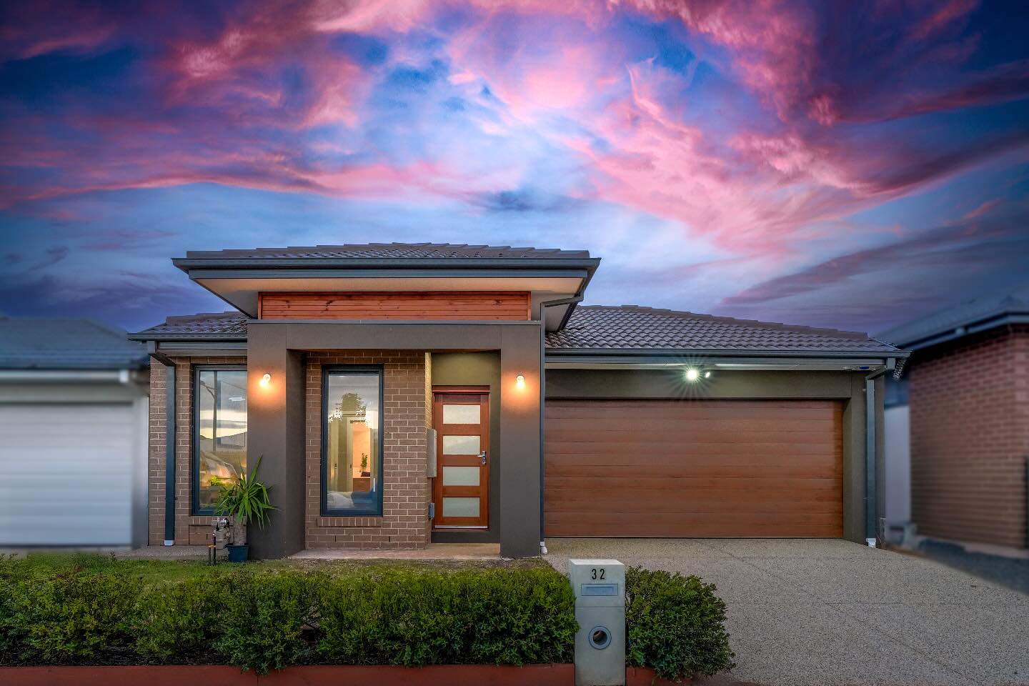 First impressions are everything! A striking facade photo can make all the difference in selling your property. When the outside is this good, you know the inside’s just as impressive.📸
#facadegoals #realestatevibes #sellsmart #propertyperfection #photomagic #melbourneproperty #melbournetoprops #homesweethome #propertyforsale #realestatemelbourne #instarealestate #propertyphotography #melbournehomes #housegoals #realestateshot