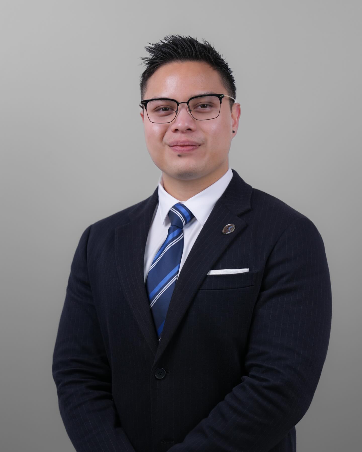 Caught some serious energy with Andrew Toming during our shoot! 🙌🏽 One of the most pumped and fun real estate agents I’ve worked with—this guy brings it 100%!
Corporate shoots don’t have to be stiff. Let’s capture your vibe!
#corporateshoots #realestateagent #portraitvibes #photoshootfun #agentlife #goodvibesonly #portraitsession #realestategoals #businessportrait #smilemore #capturethemoment #portraitshoot #realestatelife #professionalbutfun #xynergyrealty