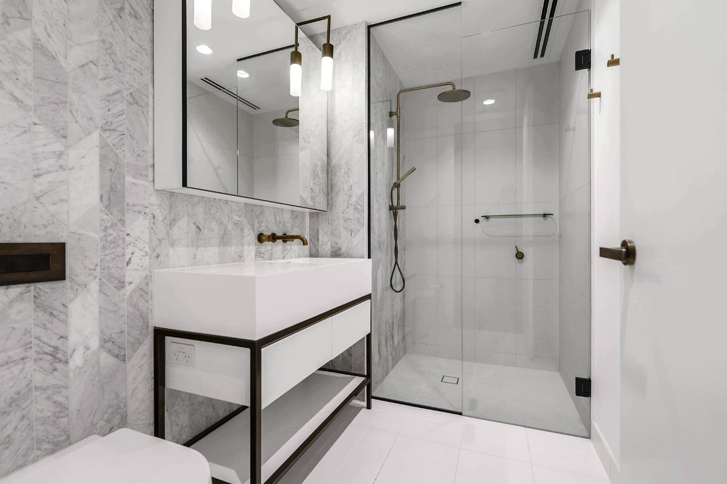 42 Ralston Street is giving all the luxe vibes! Crisp white, high-end fittings, and flash lighting that brings every detail to life. South Yarra, you’ve raised the bar again!
#42ralstonstreet #southyarra #realestatephotography #boutiqueapartment #luxuryliving #interiordesign #propertyphotography #whiteinterior #architecturephotography #designinspo #realestate #apartmentliving #interiorstyle #highenddesign #flashphotography #apartmentgoals #propertyshots #southyarralife