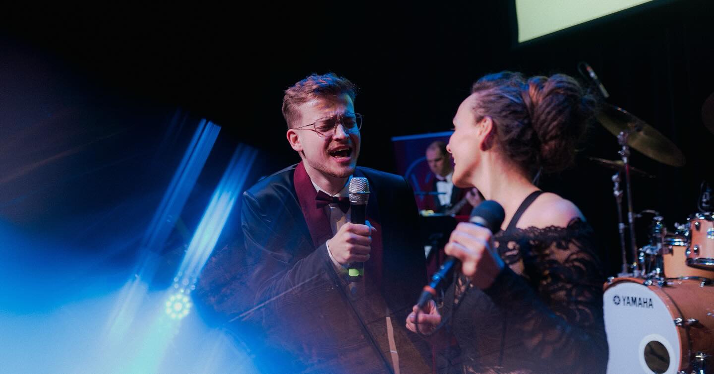 Do konce plesové sezóny zbývá už jen pár týdnů. Nicméně my nebrzdíme, naopak! Děkujeme že s námi tančíte až do rána 💃🏻
📸 @luky_foti