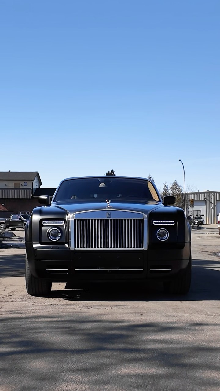 The effect Stealth Paint Protection film has on your car! Let us know what you think below 👇
—
Completed @DRVNAutoworks
#rollsroyce #rollsroycephantom #RR #rrphantom #ppf #paintprotectıonfılm #stealth #stealthppf #luxurrycars #fyp #automotiveshop