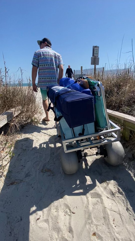 Somebody's always watching when you've got a Beach Mule !!
#eyesontheprize #electric #4x4 #beach #cart #somebodyswatchingme