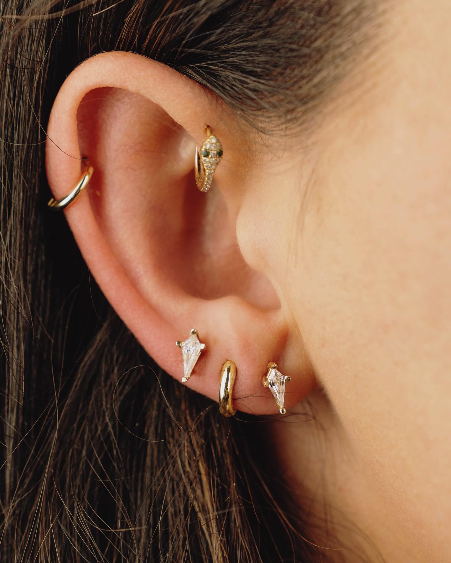 Just added these gorgeous studs to my website! Perfect for every day wear with a little sparkle ✨
Link in bio!
#handmadejewelry #jewelrydesigner #smallbusiness #handmadejewelry #kiteshapestuds #shopsmall #customjewelry #curatedear