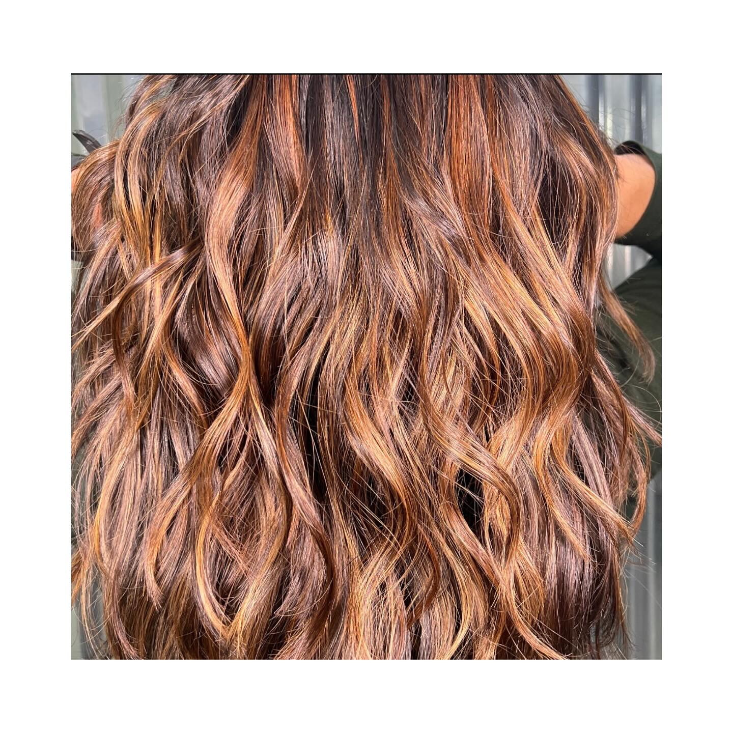 ✨ Bronzed & Beautiful ✨
Dimensional copper and caramel highlights bringing this brunette to life. The perfect blend of warmth and depth for a sunlit glow. 🌞🔥
💬 Ready for a color refresh? Let us transform your look! @joico
.
.
.
.
.
#alx #alexandriava #dmvsalon #dmvhairstylist
#BrondeBalayage #DimensionalBrunette #HairGoals #CopperGlow #SunlitStrands #GlynnJonesSalon #HairInspo #BalayageMagic #FallHairColor #SalonPerfection #joico