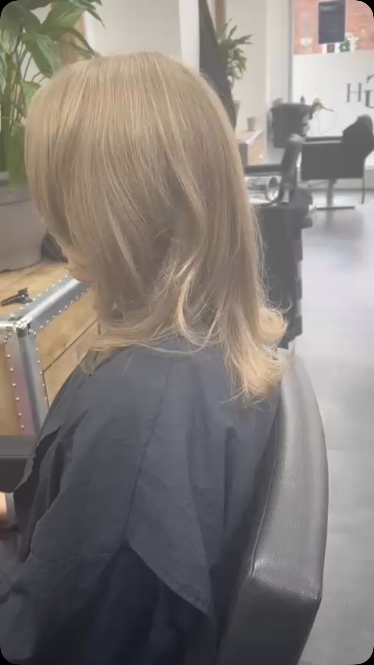 cut and a bouncy blowdry by our senior stylist Rachel 😍