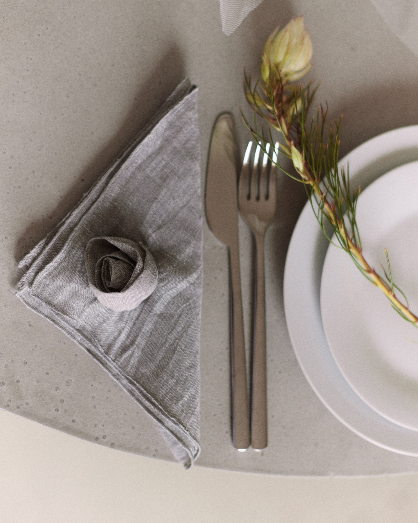 For place settings that speak softly but leave an impression—The Fiore Napkin in grey.
Part of the collection, waiting for its place at yours.