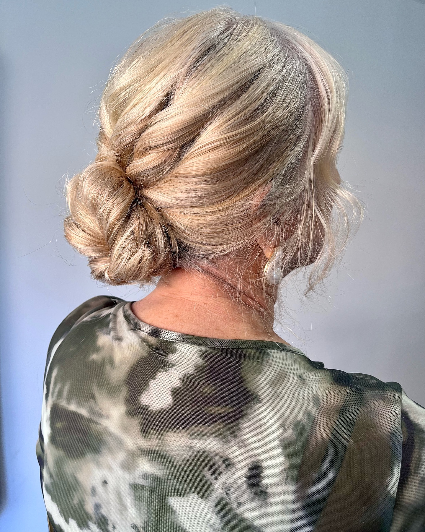 Soft, Textured and Timeless
This effortlessly romantic updo is all about soft texture, delicate twists and natural movement. Perfect for the modern bride who wants an elegant yet relaxed style that feels as beautiful as it looks.✨
Whether you’re envisioning something classic or a little undone, I’ll create a look that compliments your bridal vision and lasts all day.
📩 Limited availability for 2025.
DM me to check your date!
#relaxedupdo #texturedupdo #bridalhairinspiration #bridalhairdorset #weddinghairstylistdorset