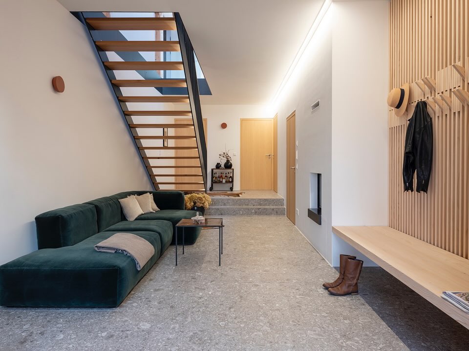 Ausbau einer Tenne zu Wohnraum
Fotografie | Stefan Müller-Naumann, München
#holzbau #architektur #bauenmitholz #bayern #badheilbrunn #architekturbüro #design #architekturdesign #holzdesign #holzarchitektur #wooddesign #denkmalschutz #bauenimbestand #holzbauimdenkmalschutz #ausbau #laubenderarchitektur #nachhaltigkeit #nachhaltigesbauen #nachhaltigearchitektur #architektur #architekturfotografie #sustainable #laubenderarchitektur