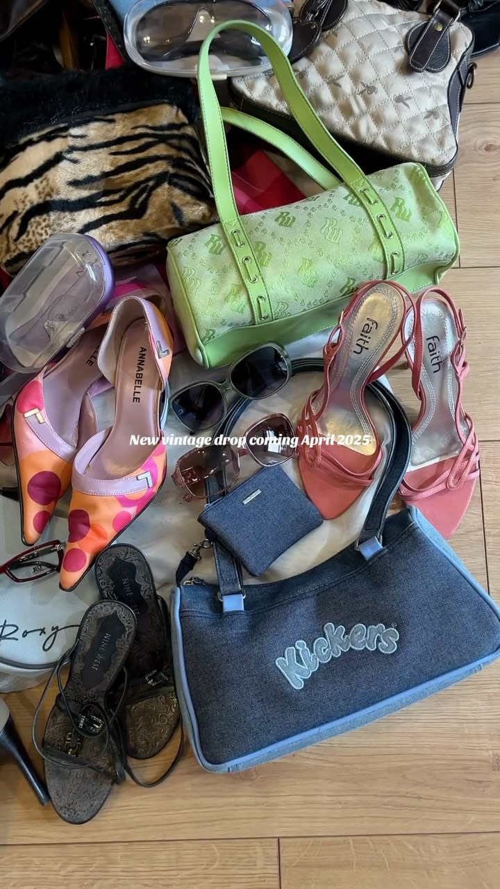 See something you like? Of course you do 😘
New vintage drop coming April 2025 - give us a follow so you don’t miss out, or use the link in our bio to sign up for email notifications 🫶
#vintage #vintagehaul #thrift #thrifthaul #y2k #vintagebag #vintagefinds #90s #depop #etsy #vintageseller