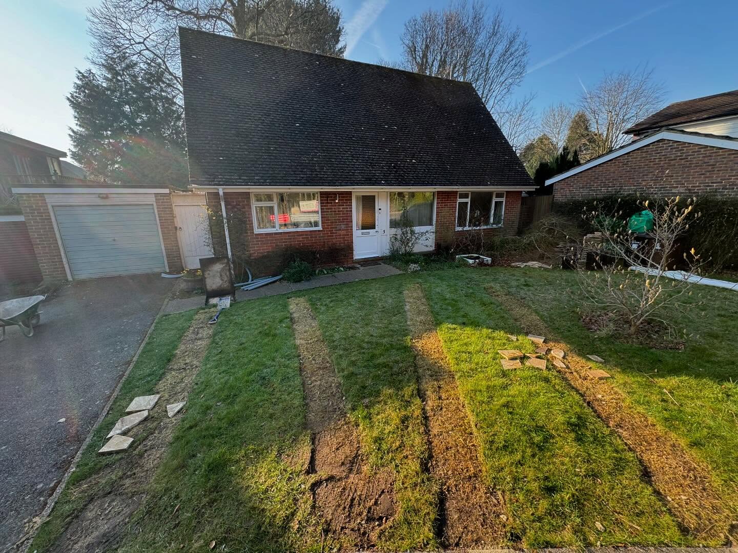 👊🏼👀🚨 P•R•O•J•E•C•T —— H•A•M 🚨👀👊🏼
💥 80sqm of silver haze tegular block paving complete 💥
Absolutely transformed the front of this property. Plenty of space for off street parking to swerve the restrictions on the road 🛣️ 🚗 🅿️ 🚨
Want us to transform your property? Call us today.
#driveway #tegularpaving #silverhaze #drive #project #transformyourspace #callustoday #parking