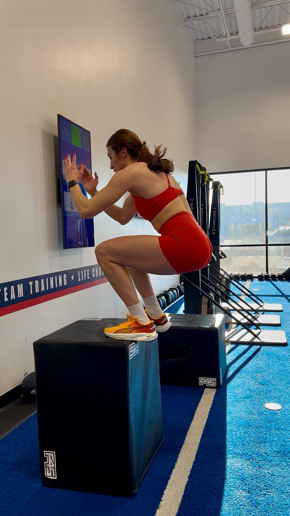 Let’s do a lil Hyrox inspired workout ❤️🔥
1 min on - 20 sec off - 5Xs
the workout:
❌ ski erg
❌ box jump burpee
❌ row erg
❌ famers carry
❌ run
#hyrox #hyroxtraining #f45training #hybridwork #cardioworkout #hyroxworkout #personaltraining #trainingsession #oneractive