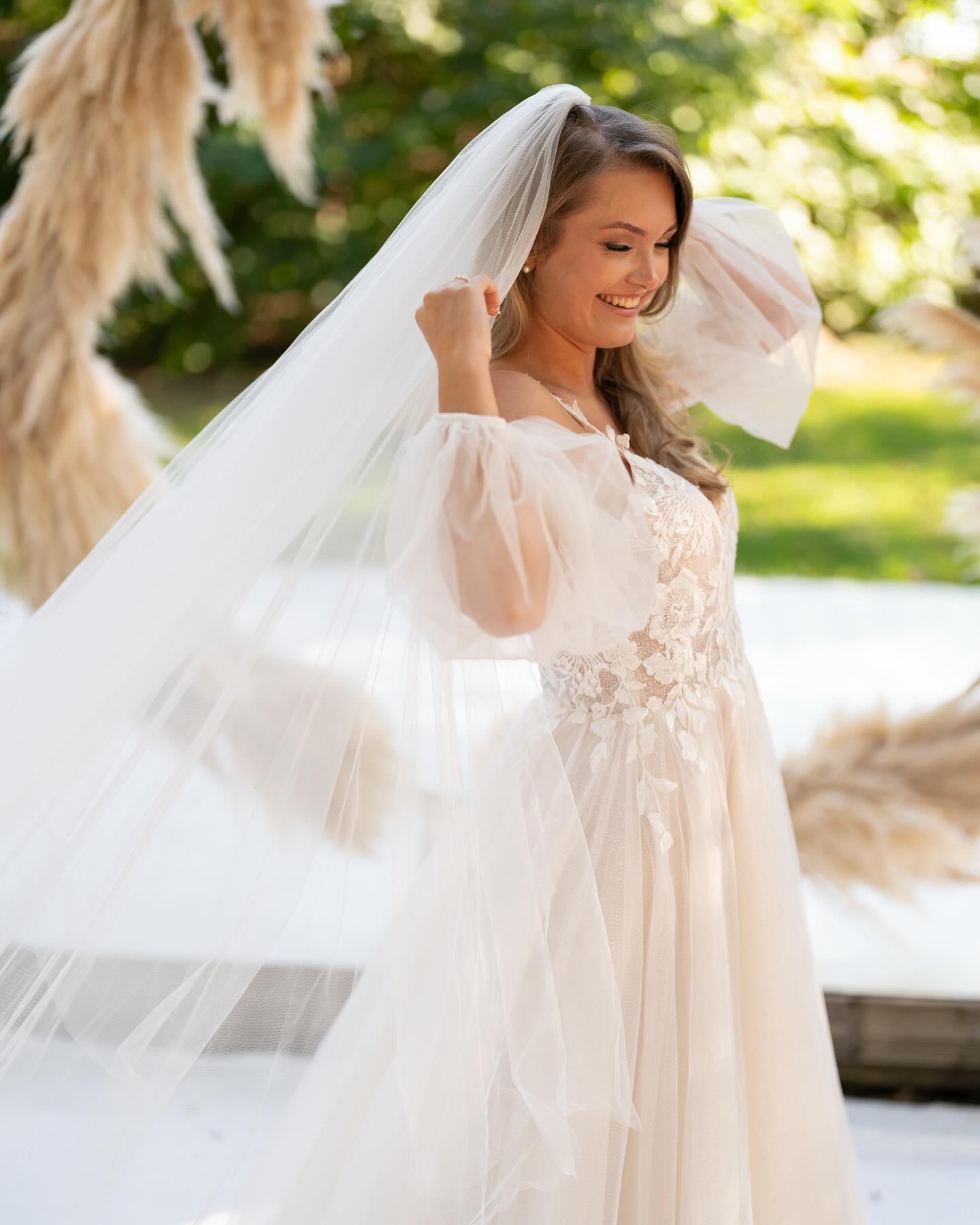 ✨Dreamy, dazzling and a little bit whimsical✨. This bride is turning fairytales into reality.