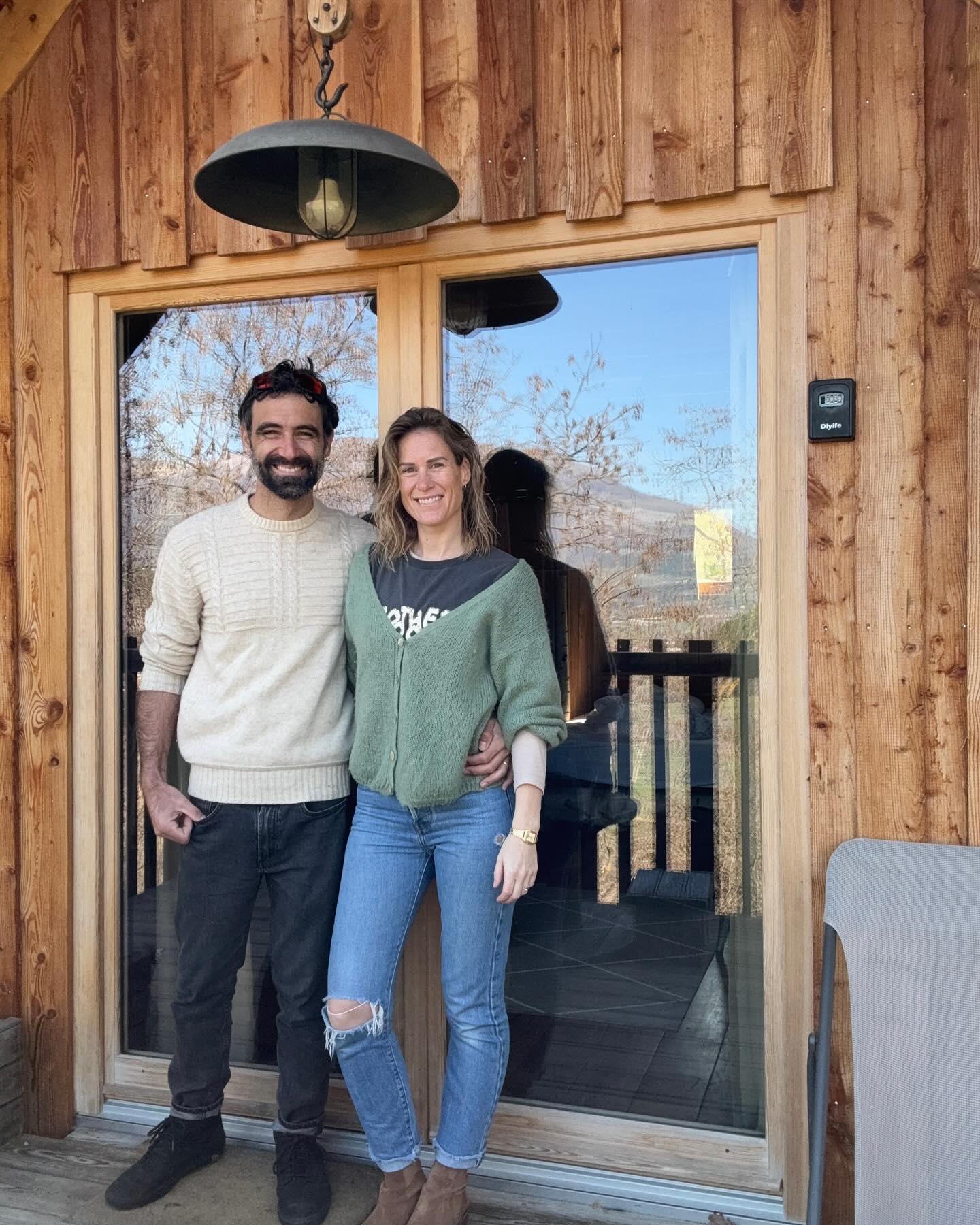 Merci Alan @alan_roura et Aurélia d’être venu nous rendre visite aux Cabanes du Dauphiné @cabanesdudauphine à Gap @villedegap. Un deuxième pirate authentique et passionné du Vendée Globe @vendeeglobe qui séjourne dans nos cabanes, un honneur ! @hublot #vg2024 #vendeeglobe #imoca