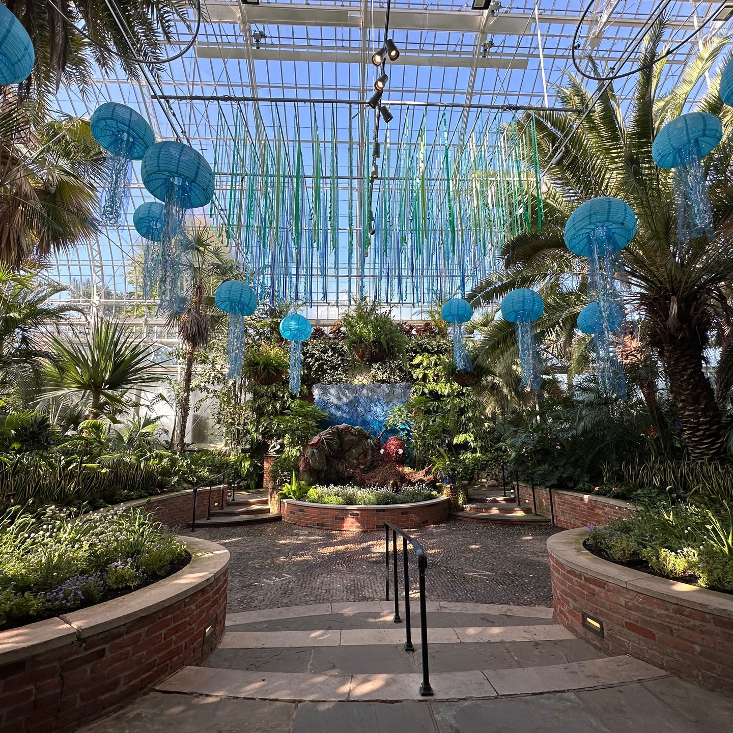 It feels like it's always Spring at Phipps Conservatory in Pittsburgh. I visited this amazing PA Garden spot last fall and fell in love! #padaytrips #bewellbeoutdoors #phippsconservatory #visitpittsburg #visitpa