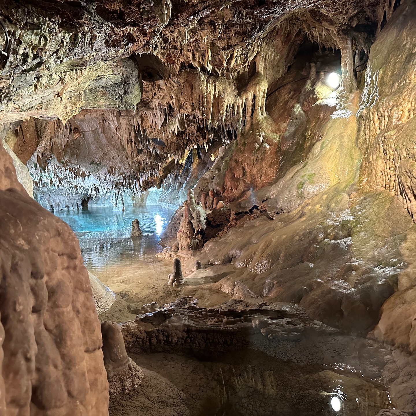 If you are looking for a place to cool off this summer, why not head to a cave? Pennsylvania has several amazing cave systems that you can tour. The underground temps are usually in the 50s year round. And, the scenery is otherworldly. This image is from Indian Echo Caverns near Harrisburg. #visitpa #padaytrips #bewellbeoutdoors #visitcentralpa