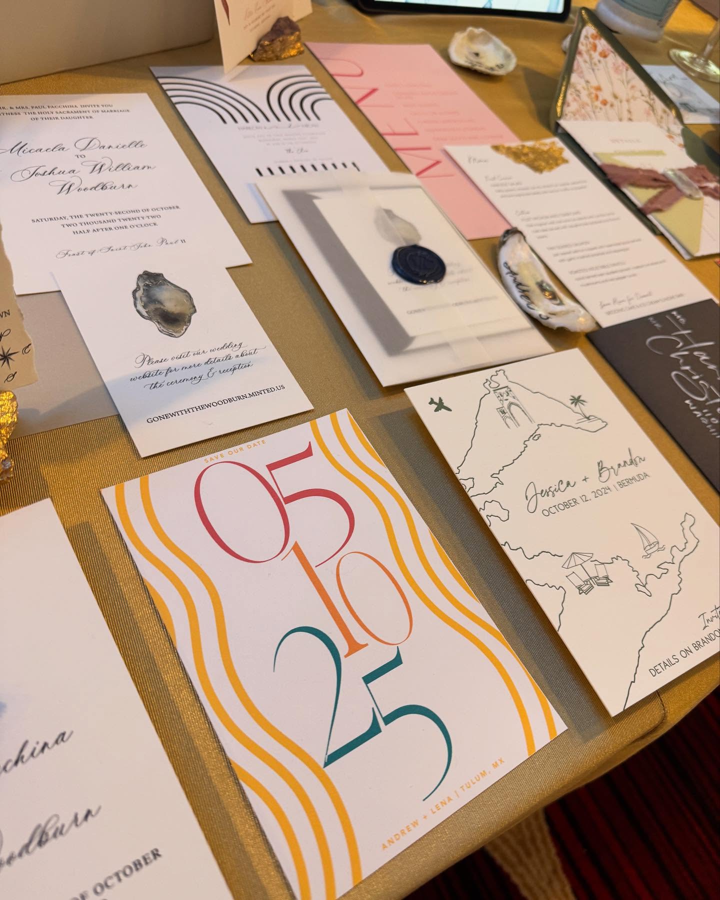Kicking off 2025 wedding season with @historicinnsofannapolis wedding show ✨
Currently booking 2025 + 2026 wedding invitations, stationery + signage. Commerical clients, personal commissions + onsite events also booking!