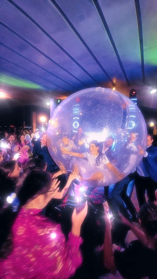 🫧 ✨ South Florida Mitzvahs Just Got a Whole Lot More Magical! ✨🎉
POV: You’re the star of the party, literally floating on air! 🌟💫 Watch as this mitzvah girl takes celebrations to the NEXT LEVEL—inside a giant bubble, bouncing into the night! 🎈🤩
From epic DJs to jaw-dropping entertainment, we bring the energy, the fun, and the WOW factor to your mitzvah! 🎶🔥
📍 Serving Miami, Boca, Fort Lauderdale & Beyond!
📩 DM us to create an unforgettable experience!
#MitzvahMagic #SouthFloridaEvents #MitzvahVibes #PartyGoals #EpicCelebrations #BubbleFun #EventEntertainment