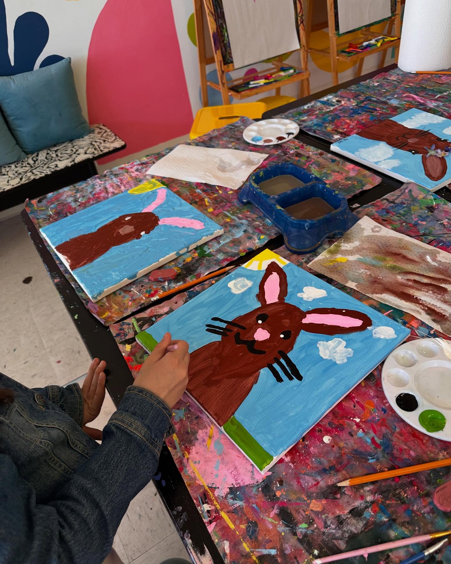Spring Break classes are happening this week! Preschool classes 2-3 pm Wednesday and Thursday. Elementary classes 3:30-4:30 and 4:30-5:30 Wednesday. Thursday’s class is 3:30-4:30 pm! Join us for bunny creations and sweet treats 🐰🥕🌷🍪