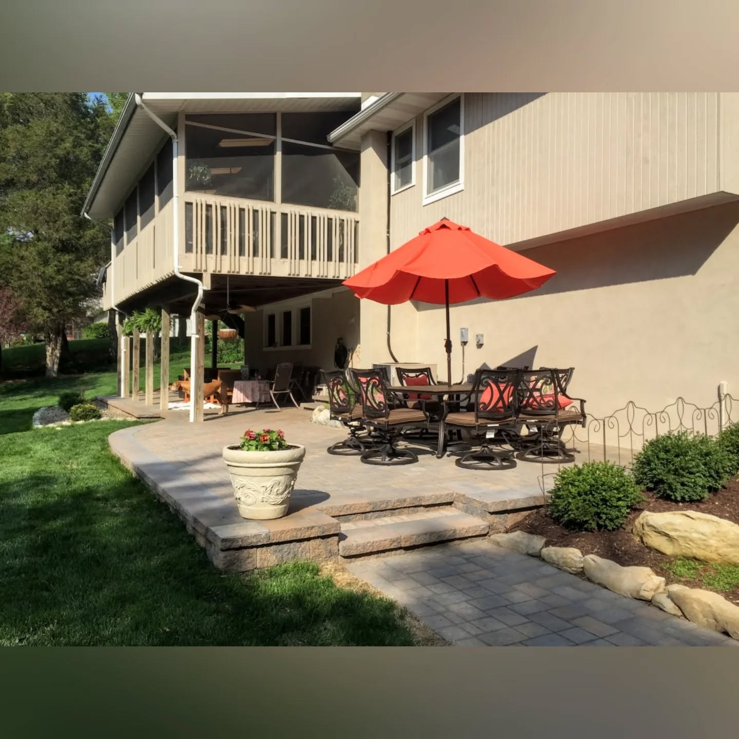Take a look at the stunning landscaping transformation we completed at the Kings residence! It was a complete makeover, bringing their outdoor space to life. Call us today to turn your landscaping dreams into reality!
#veterenowned #localbusiness #familyowned #landscaping #hardscape #walkway #deck #flowers #patio