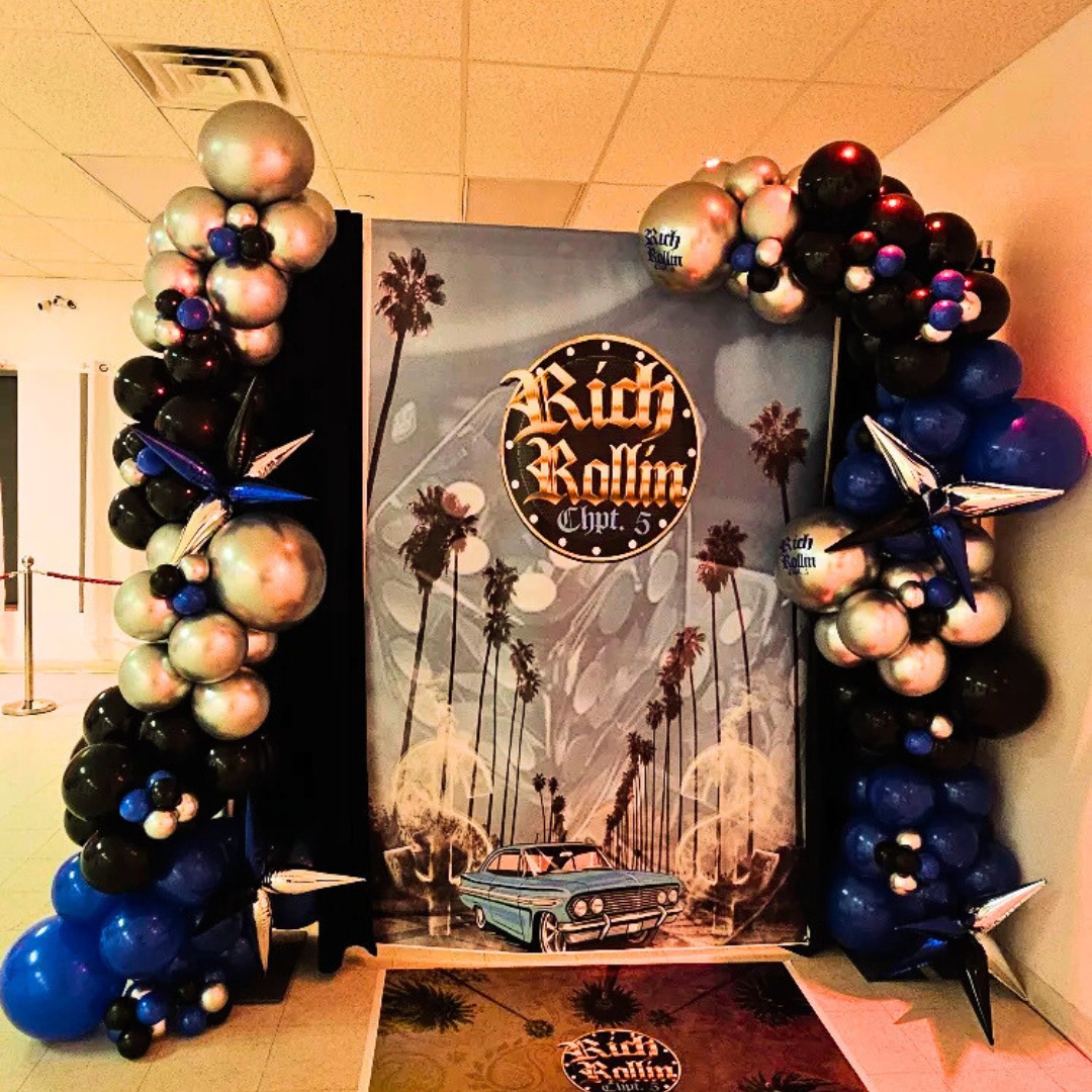 Celebrating Chapter 5 in style! 🎈
This blue, silver, and black balloon garland set the perfect scene for an unforgettable birthday. Personalized details made it extra special. Backdrop by @eyeswideshutt.
#birthdaydecor #balloongarland #onelovemosaic #balloondecor #birthdayparty #ballooninstall #ballooninstallations #balloonartistry #balloondesign #balloonsetup #balloonbusiness