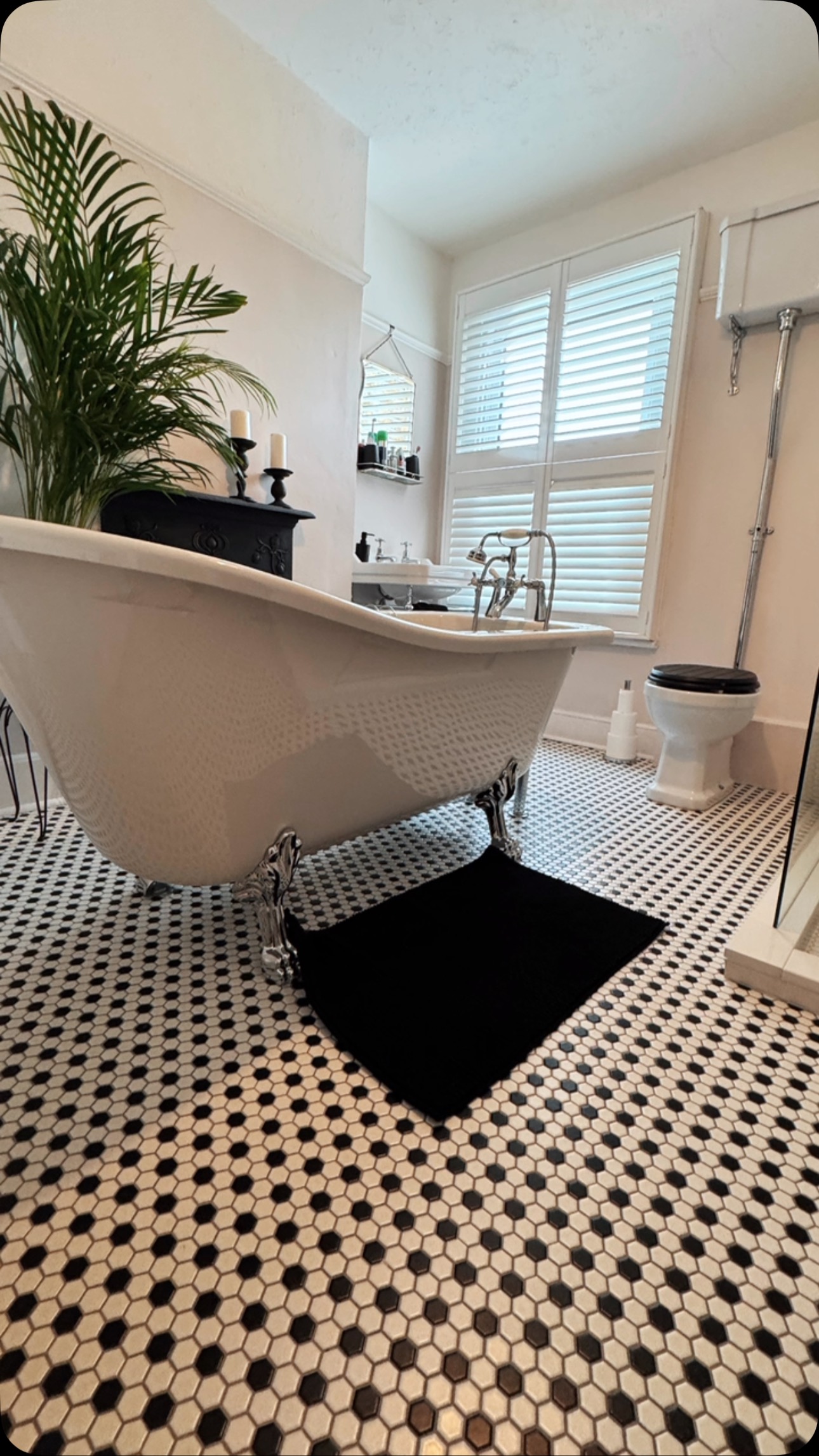 🚿✨ Bathroom Goals! ✨🚿
Just wrapped up this stunning bathroom transformation, and it’s an absolute showstopper! 🛁🔥
Featuring the bespoken wet room seat, a brand-new classic black-and-white tiled floor, and timeless vintage-meets-modern design touches.
Every detail has been carefully crafted to blend elegance with practicality.
What do you think of this look? Let us know in the comments! 👇
#southendbathrooms