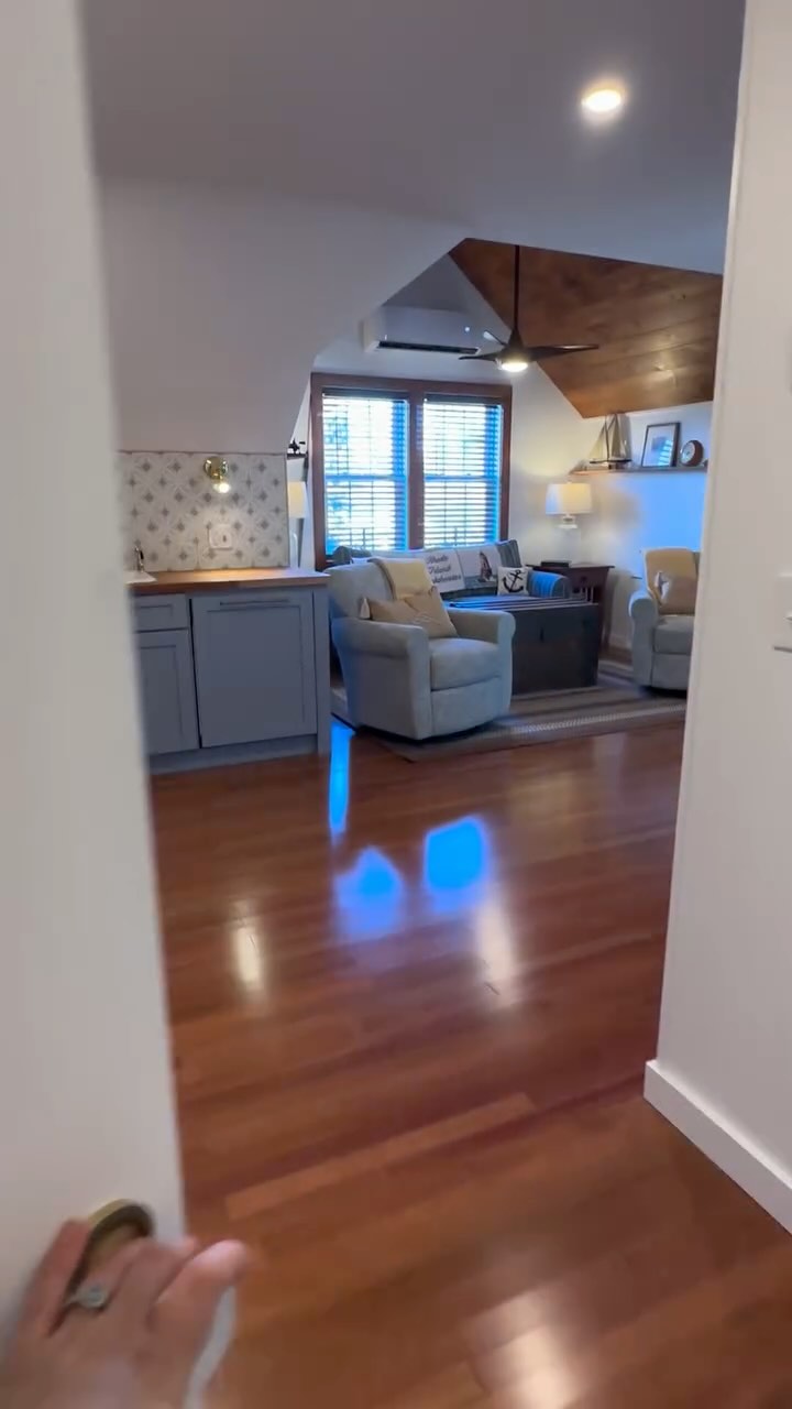 It’s punch list time! Paint touch ups, a few odds and ends, and some hardware. Then, the jobs is complete!
#fishermanaesthetic
#rhodeislandinteriordesigner
#coastaldecor
#charmingaf