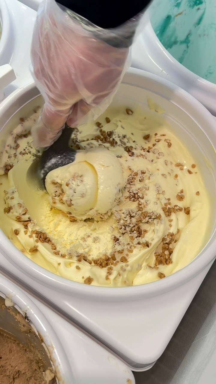 Lemon Square ice cream - creamy, zesty, and packed with lemony goodness and graham cracker crunch! Available at our West Allis location! 😋🍦
#sweettreat #scratchicecreammke #icecream #milwaukee #scratchicecream #westallis #icecreamlover #brookfield #wisconsin #wisconsin
