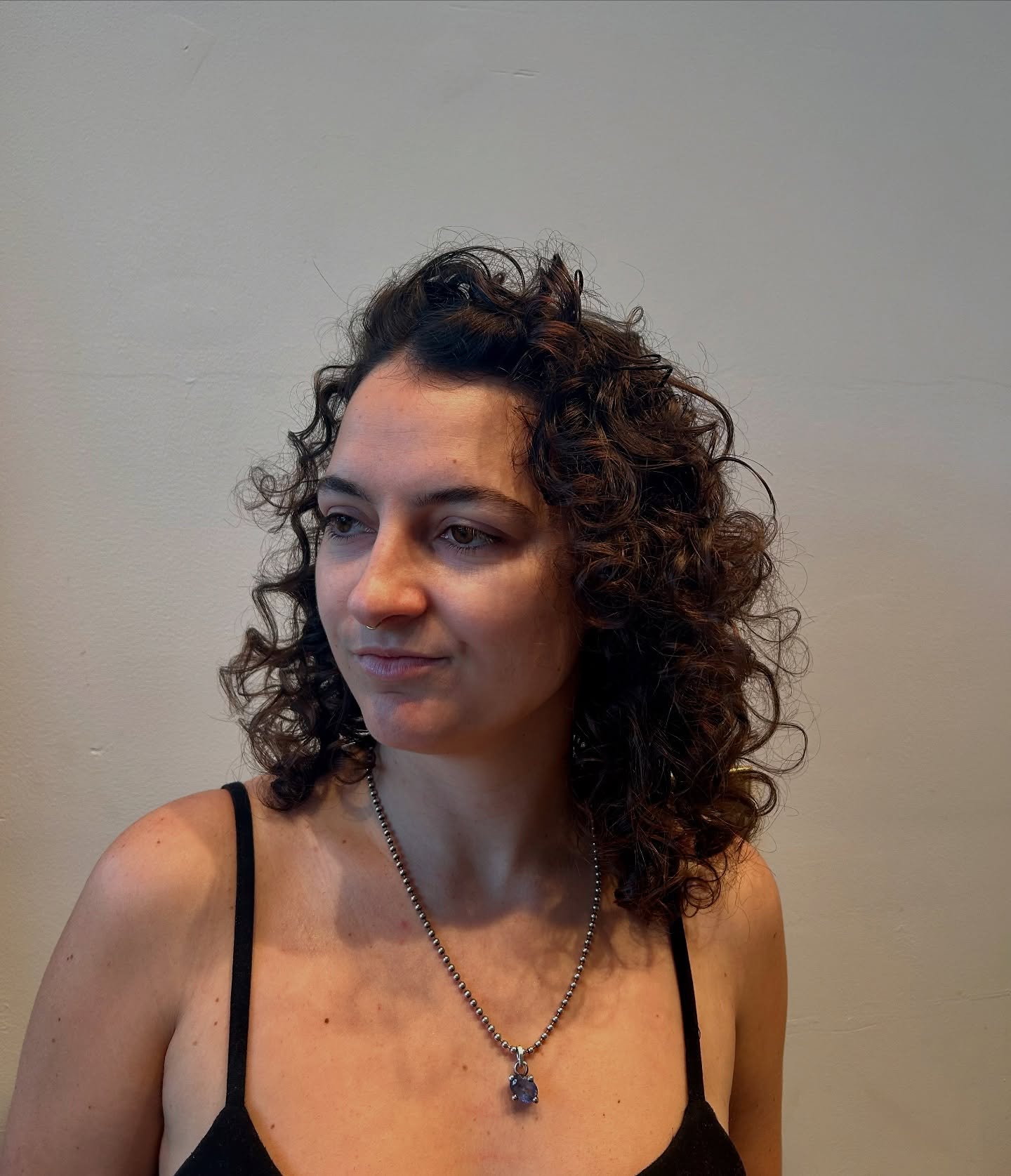 Layers on some longer hair.
.
.
Using @feelwavy .
.
.
#curlyhair #lgbtq #curls #barber