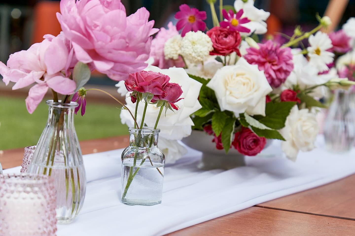 ✨Soft blooms with a touch of romance — this dreamy tablescape is perfect for a garden wedding or spring celebration.✨