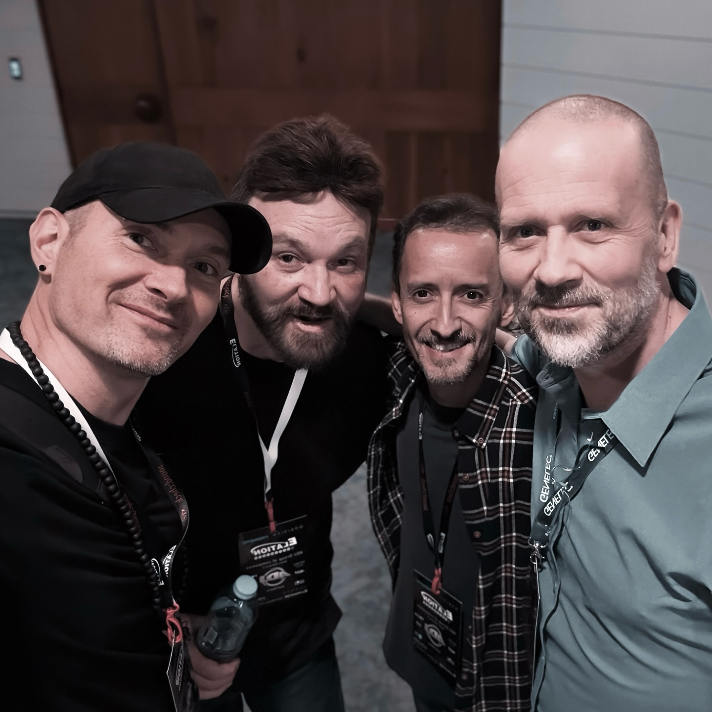 Disfrutamos de una plática increíble en el showroom de @genelec_oy con @morten_lindberg en la @soundcheckxpo
El audio fue todo un viaje! La música en ATMOS llegó para quedarse y bien vale la pena!
La producción de los tracks que escuchamos esa tarde fueron producidos y mezclados por Morten reproducidos por un sistema de Genelec al frente con tres 8351 cuatro 8341 para back y sides más cuatro 8331 para los height. Además de 3 subs. 🙌🏻🙌🏻🤘🏻🤘🏻
Gracias a @mdominguezbravo por todo!