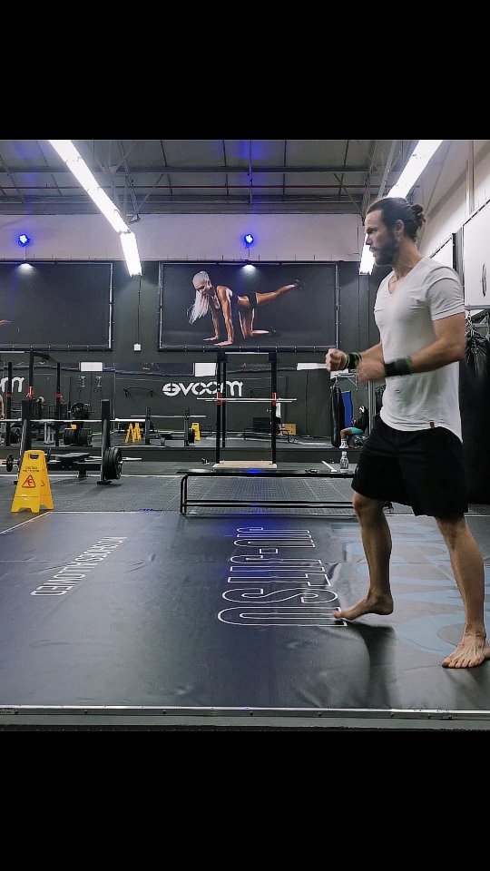 It's called 'Tricking' it's a combination of karate, kung fu, capoeira, taewondo and gymnastics. I am super excited to push the possibilities of what my body can do and I am hoping to get some inspiration for new ideas to use within my Personal Training practice. 🤸🏻♂️
#tricking #personaltrainer #bestrong💪 #croydon #mastermindframes
#functionaltraining
#functionalfitness