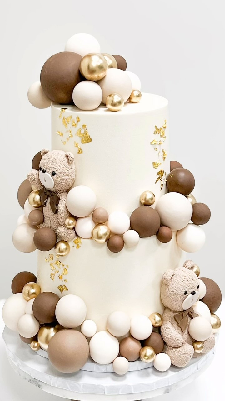 Isn’t it BEAR-y cutesy 🤭😉
.
.
Don’t forget to visit us in person. We have the best desserts in town, including our version of the viral Dubai Croissant. NOW available Tuesday-Saturday from 9am-6pm.