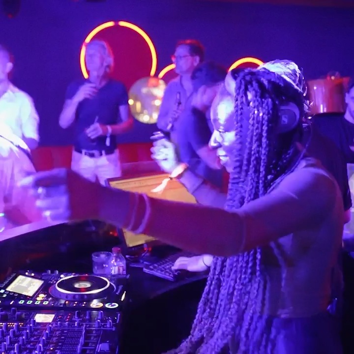 How does music shape our brains on the dance floor, and why does it have the unique ability to bring people together?
In our new documentary with @_kikelomo_ π We Become One: The Power of the Shared Musical Experience, @pioneerdjglobal explores the deep connection between music, the brain, and human relationships. This 60-minute documentary takes you across three continents, where top neuroscientists, psychologists, and renowned artists share their insights on the science and magic of musical connection.
As someone who studies how movement, music, and social bonding intertwine, Iβm fascinated by the ways music synchronizes our brains and bodies. If you're curious about the neuroscience behind these shared experiences, visit www.embodiedbrainlab.com to learn more.
We Become One is now streaming on YouTube: https://www.youtube.com/watch?si=Gfdoabpi4eGGjWEd...! π¬
#Neuroscience #MusicAndTheBrain #Dance #Connection #WeBecomeOne #neuroarts